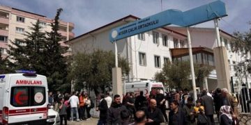 Siswa Kelas 8 Bawa 5 Senjata ke Sekolah, 9 Tewas, 13 Terluka