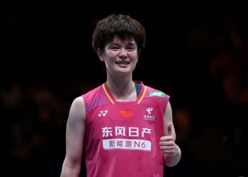 Fans pay emotional tribute to Wang Zhiyi before Badminton Asia Championships