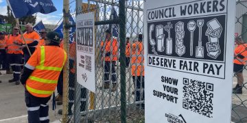 Council workers halt bin collections and issue fines in pay row