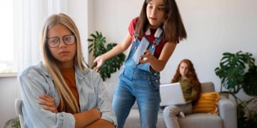 Segera perbaiki setelah membentak anak dengan 3 langkah ini