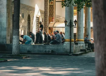 Jadwal Shalat Kuningan Hari Ini, Senin April 2026