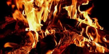 Kronologi Istri di Banyuwangi Disiram Bensin dan Dibakar Suami Saat Salat Isya, Ini Nasib Mereka