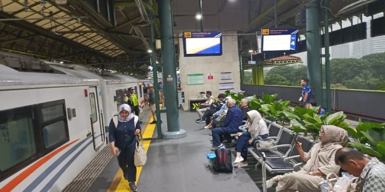 Perjalanan KA Jarak Jauh dari Gambir Terlambat Akibat Tabrakan di Bekasi Timur