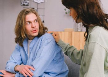 7 cara menghadapi pasangan yang ingin segera menikah tapi kamu belum siap