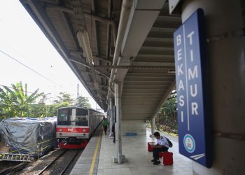 Menteri Perhubungan Serahkan Pengelolaan Kereta Api ke PT KAI