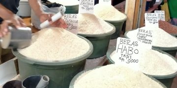 Desak Pemkab Banggai Robohkan Pasar Simpong, Pedagang dan Ojek Demo di DPRD