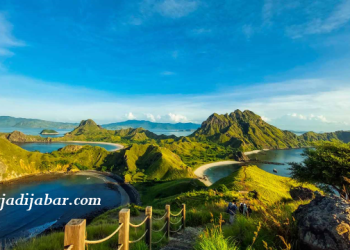 Daftar Destinasi Wisata Terpopuler yang Wajib Dikunjungi di Indonesia