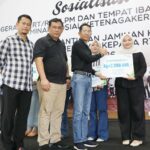 10 Ahli Waris Terima Santunan Rp420 Juta, Amsakar: Bukti Nyata Perlindungan Sosial untuk RT dan RW