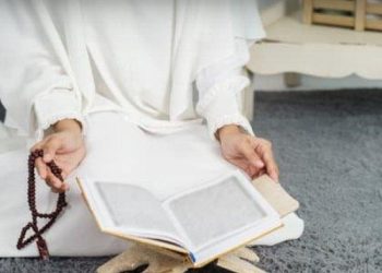 Sholawat Nuridzati: Tulisan Arab, Latin, dan Terjemahan Indonesia yang Mudah Dibaca