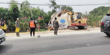 Bangunan liar di Semeru Bogor Dibongkar, Warga: Jangan Jadi Tumpukan Sampah