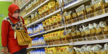 Harga beras dan minyak goreng melonjak, daya beli masyarakat menurun