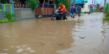 Hujan deras genangi ratusan rumah di Bogor, ketinggian mencapai 2 meter