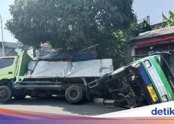 Tak Mampu Naik, Truk Tabrak Mundur 2 Kendaraan di Ngawi, Satu Tewas