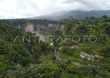 Ngarai Sianok: Keindahan Lembah Curam di Bukittinggi yang Menakjubkan